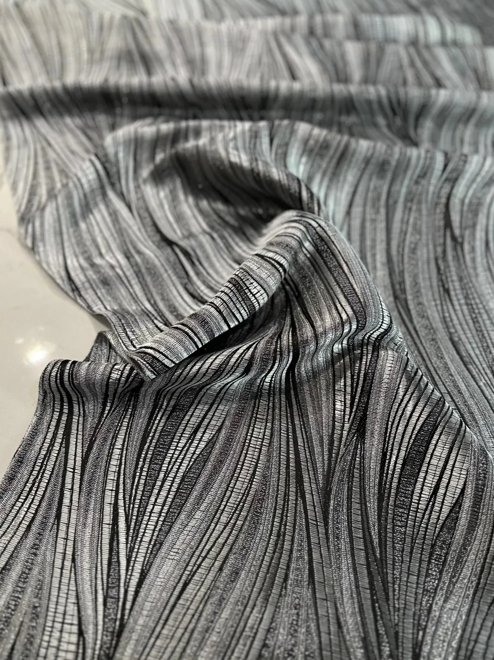 Allure Jacquard Table Linen in Silver