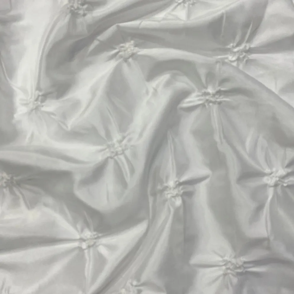 Belly Button (Pinwheel) Table Runner in White