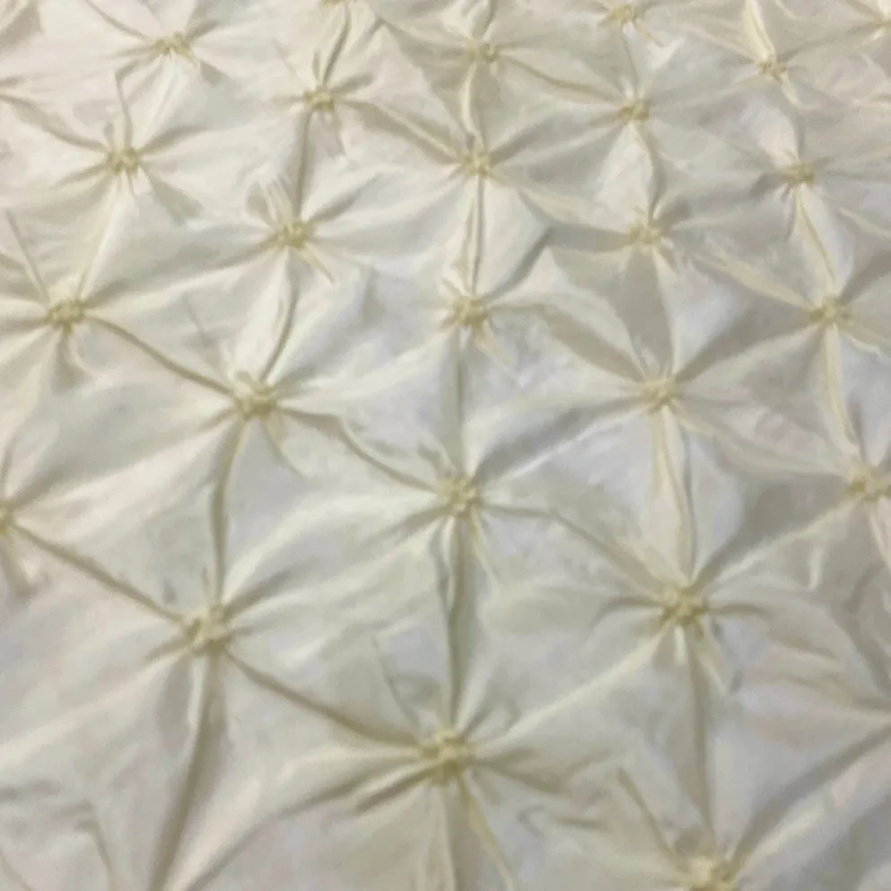 Belly Button (Pinwheel) Table Runner in Ivory