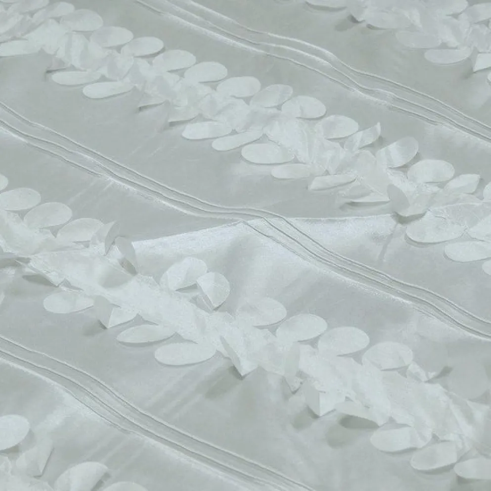 Diagonal Taffeta Table Runner in White