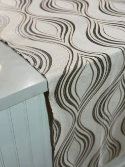 Eclipse Jacquard (Reversible) Table Linen in Silver