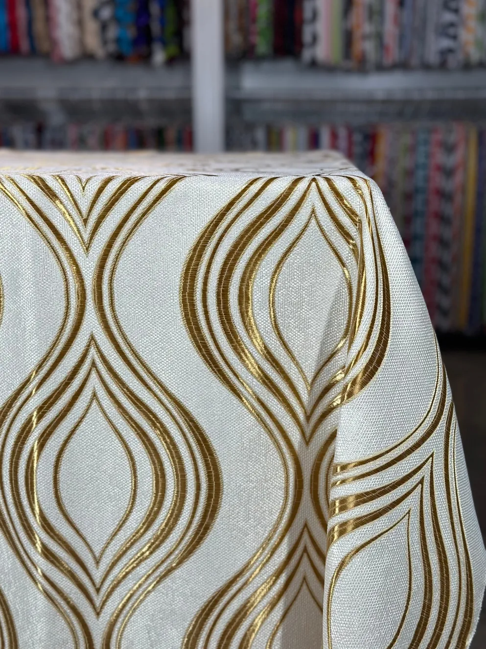 Eclipse Jacquard (Reversible) Table Linen in Gold