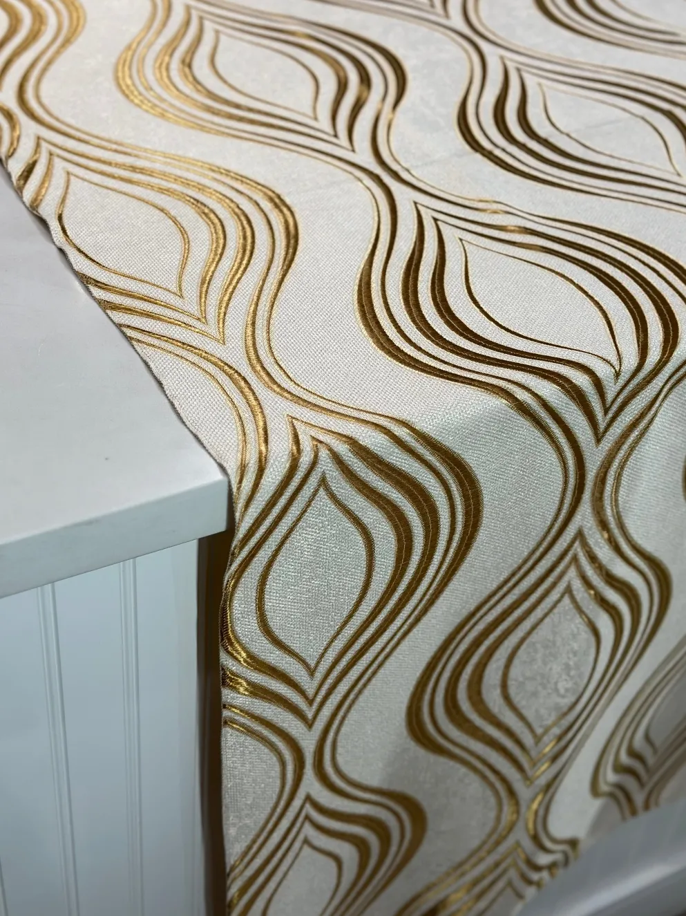 Eclipse Jacquard (Reversible) Table Linen in Gold