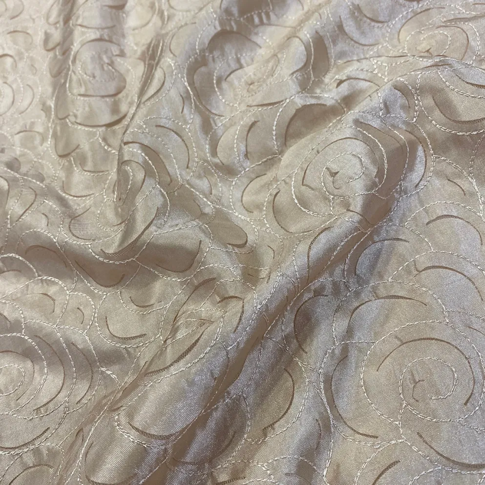 Flora Rose Table Runner in Champagne