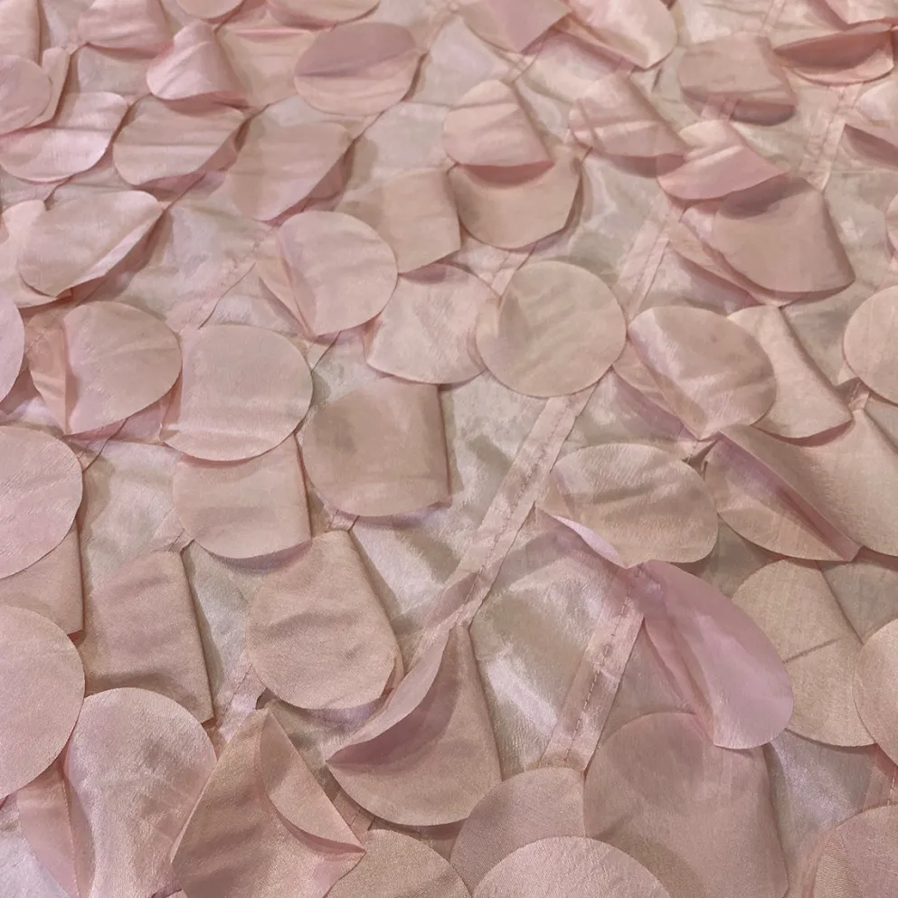 Funzie (Circle Hanging) Taffeta Table Runner in Rose Petal