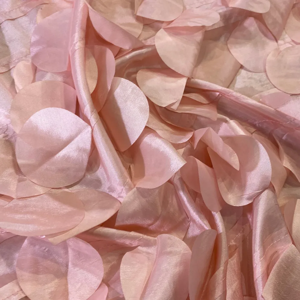 Funzie (Circle Hanging) Taffeta Table Runner in Rose Petal
