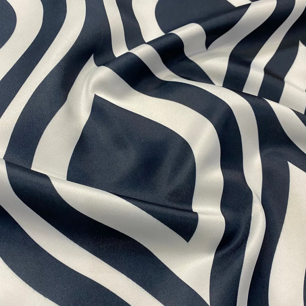 Groovy Print (Lamour) Table Runner in Navy