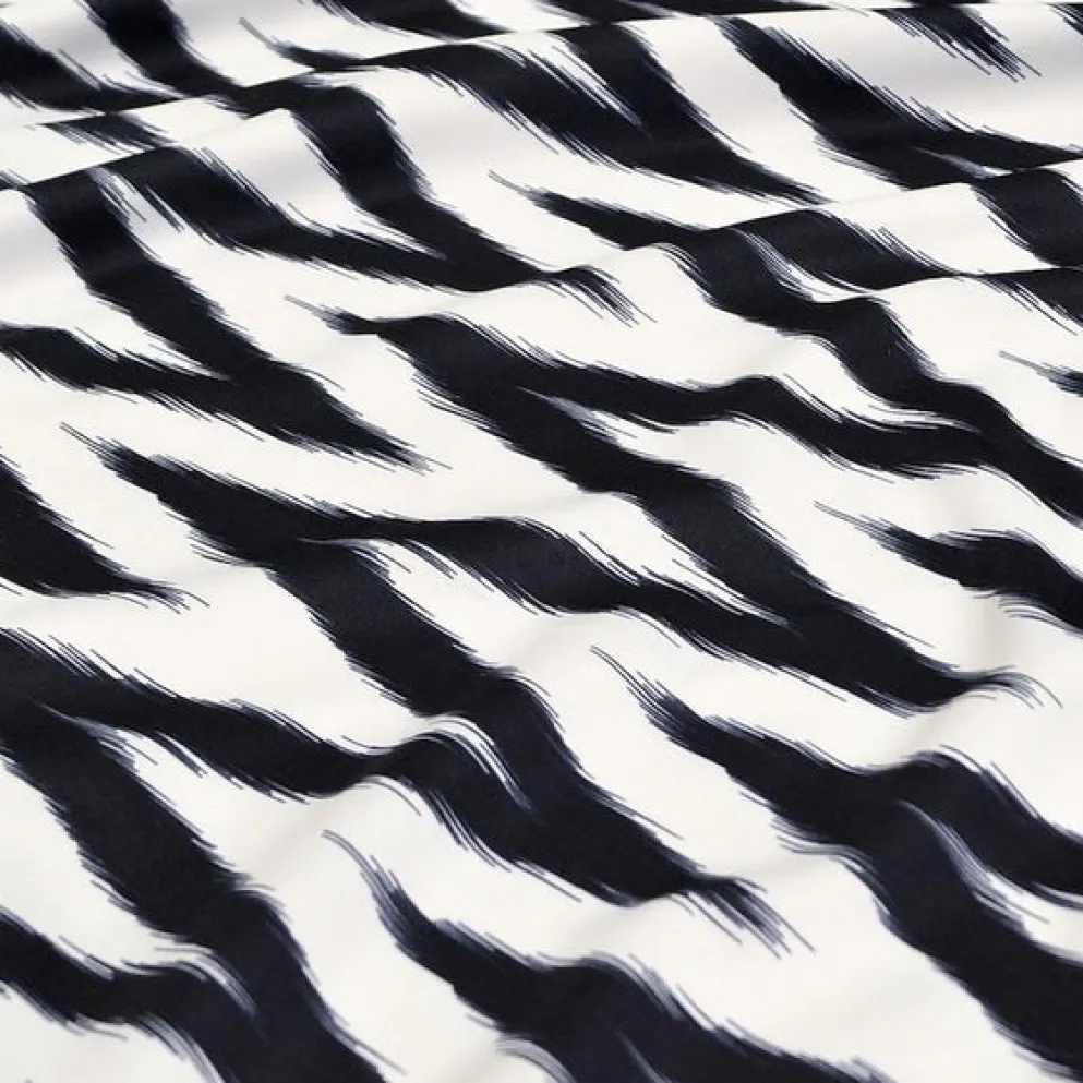 Horizon (Poly Print) Table Linen in Black