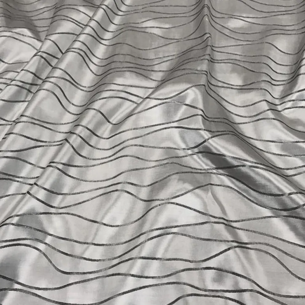 Karawave Jacquard (Reversible) Table Linen in Silver