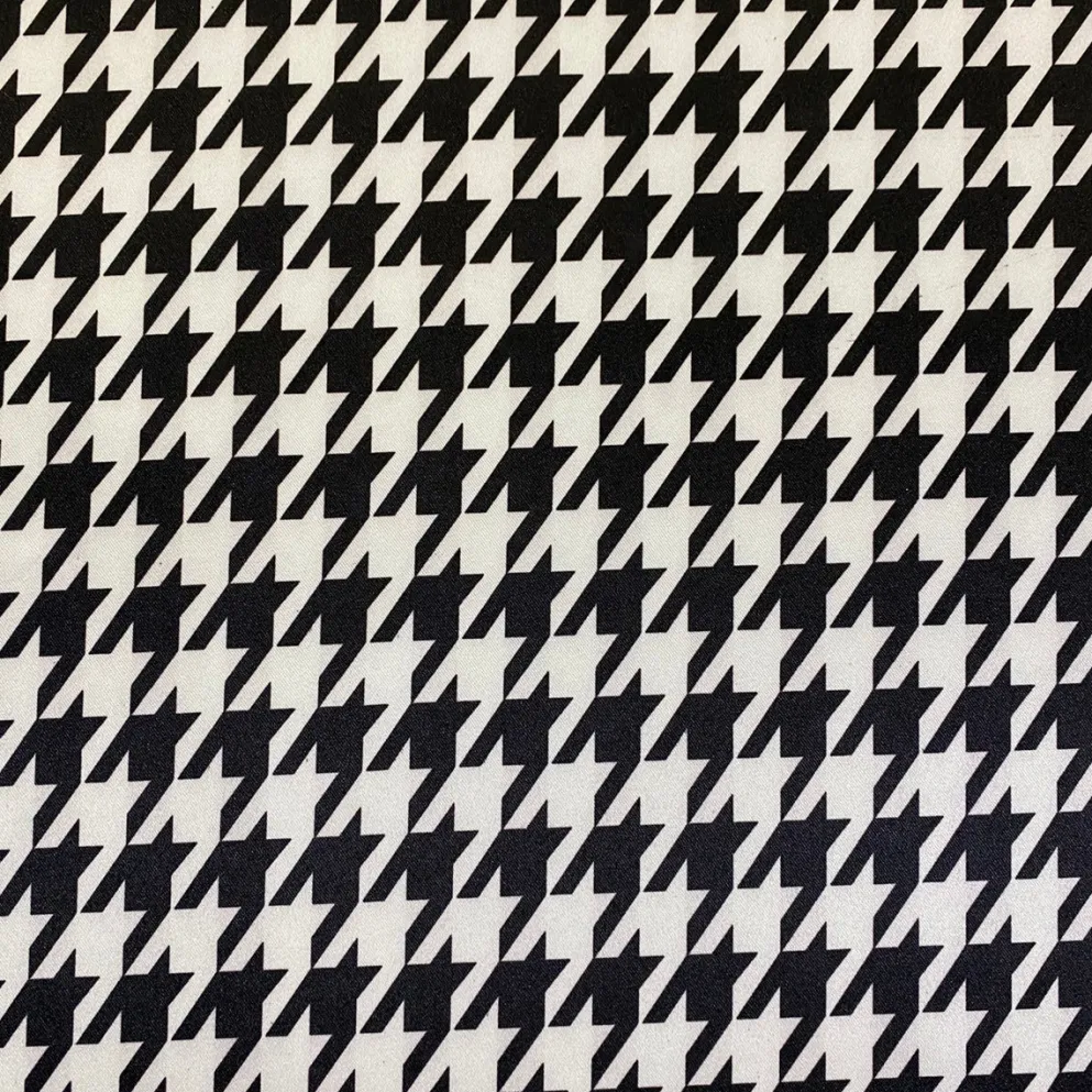Lamour Prints Table Runner in Houndstooth
