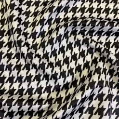 Lamour Prints Table Runner in Houndstooth