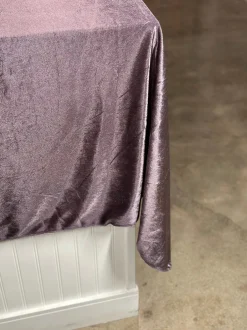 Lush Velvet Table Linen in Mauve