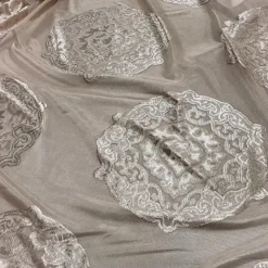Medallion Jacquard Sheer Table Runner in Champagne