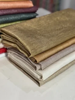Metallic Burlap Table Linen in Ivory/Silver