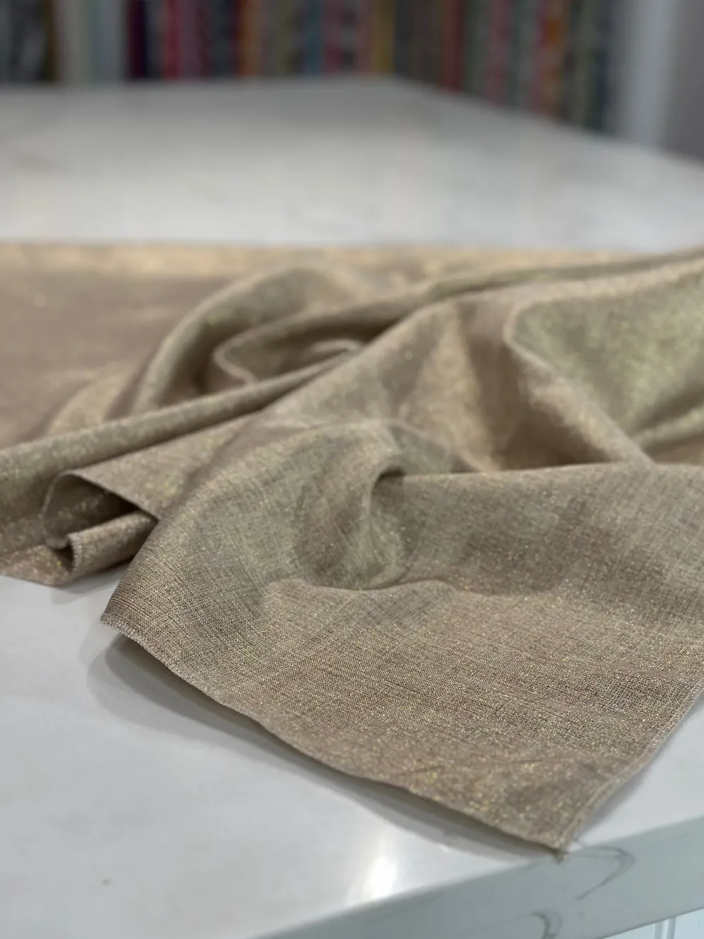 Metallic Burlap Table Linen in Champagne/Gold