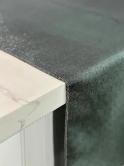 Metallic Burlap Table Linen in Gray/Silver