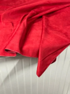 Microfiber Suede Table Linen in Red