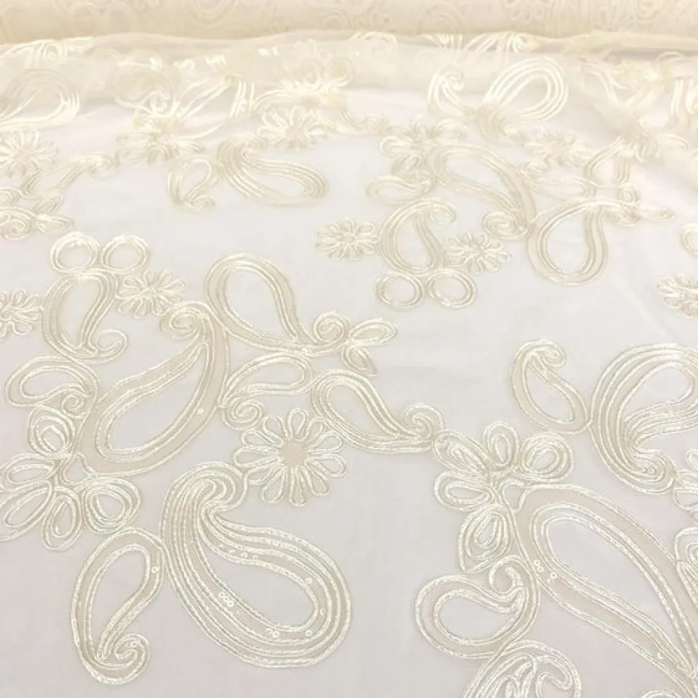 Paisley Floret Sequins (w/ Poly Lining) Table Napkin in Ivory