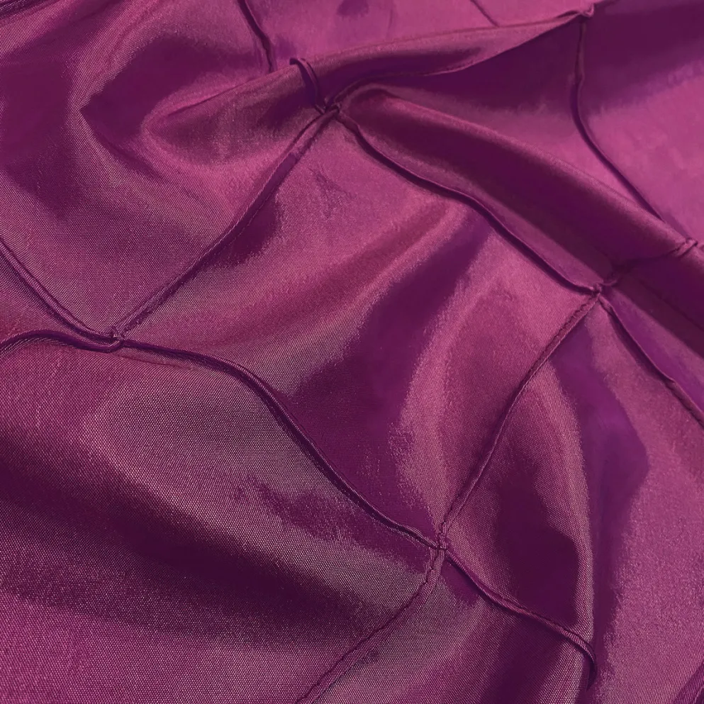 4" Pintuck Taffeta Table Runner in Sangria 046