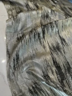 Static Jacquard Table Linen in Black and Silver
