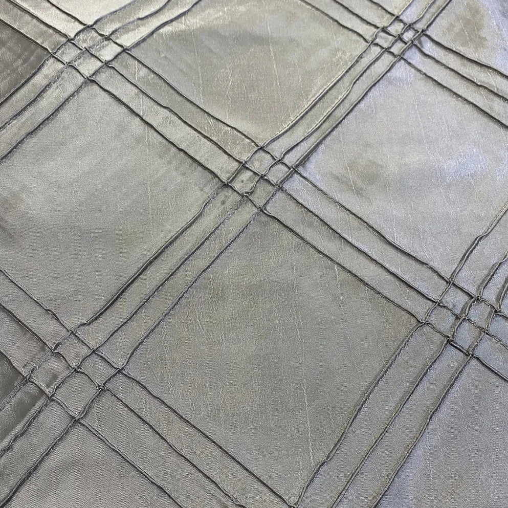 Triple Pleat Pintuck Table Runner in Silver