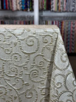 Tuscany Jacquard (Reversible) Table Linen in Champagne and Gold