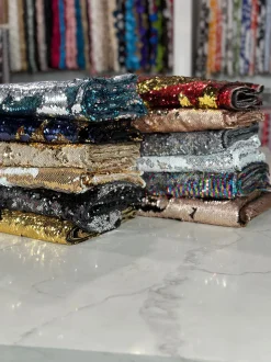Two-Tone Sequins Table Linen in Champagne and Black